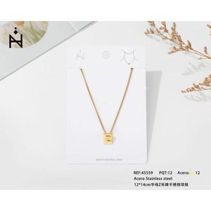 สร้อยคอสแตนเลสตัวอักษร Z ขนาด 12x14 ซม. ชุบทอง จี้มินิมอล เครื่องประดับสำหรับทุกเพศ - Product Image 1
