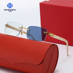Lunettes de soleil à monture souple, accessoires en forme de cœur de pêche, lunettes de soleil sans monture, lunettes intelligentes à <span class=keywords><strong>changement</strong></span> de couleur - Product Image 1