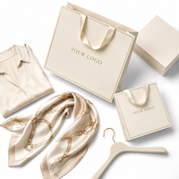 Sac en papier texturé de luxe avec estampage à chaud, poignée en ruban et boîte en carton rigide pour boutique de vêtements de luxe
