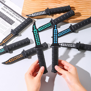 Cuchillo telescópico, daga de juguete de plástico para niños, accesorio de broma, hoja de simulación, unisex, edad de 8 a 13 años - Product Image 1