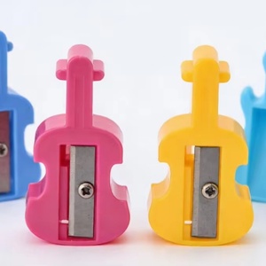 Taille-crayon adorables en forme de violon à un trou, couleurs vives, design tendance en plastique, pour enfants et étudiants, vente en gros - Product Image 1