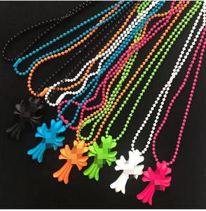 ट्रेंडी रंगीन क्रॉस पेंडेंट हार विंटेज पुरुषों और महिला प्लास्टिक राल फैशन गहने थोक - Product Image 2