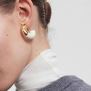 Hermosos Pendientes Geométricos Clásicos en Forma de C de Acrílico y Aleación de Zinc con Baño de Oro de 14K para un Estilo Diario sin Esfuerzo - Product Image 6