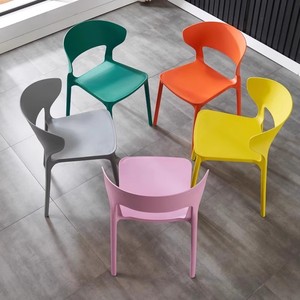 Sedia da Pranzo Impilabile Economica in Stile Nordico, Sedie Colorate in <span class=keywords><strong>Plastica</strong></span> per Bar e Caffetterie, Mobili da Esterno in <span class=keywords><strong>Plastica</strong></span> - Product Image 5