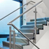 Système de garde-corps moderne en acier inoxydable et verre pour balcon, patio, escaliers et usage intérieur - Poteau d'extrémité de balustrade à fixation au sol