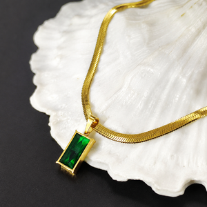 Nouvel ensemble de bijoux pour femmes en acier inoxydable plaqué or 18 carats, étanche, avec pendentif carré vert en zircon et boucles d'oreilles, collier de luxe - Product Image 2