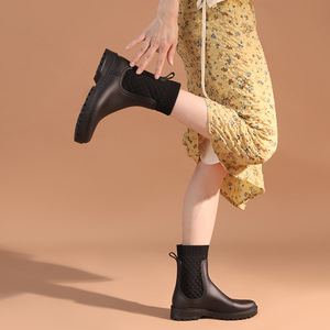 YL7379 Offre Spéciale dames de haute qualité femmes mode PVC bottes de pluie chaussures de grande taille - Product Image 3