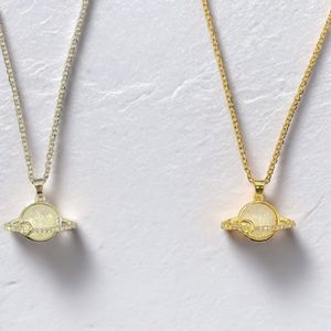 Collar con colgante de luna para mujer, tono dorado, aleación de zinc, forma circular, engaste de bisel, joyería de regalo, cadena de clavícula, moda con cuentas - Product Image 3