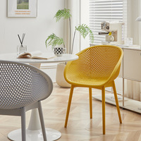 Chaise de salle à manger en plastique de style nordique, design minimaliste, assise épaissie, dossier creux, pour adultes, idéale pour balcon ou bureau
