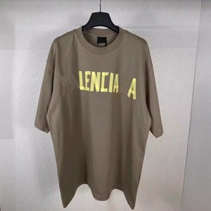 T-shirt Unisex Paris di Alta Qualità, Nuova Collezione Primavera 26, con Ricamo Lettere B Family e Onde Cola, Vestibilità Ampia e Maniche Corte - Product Image 6