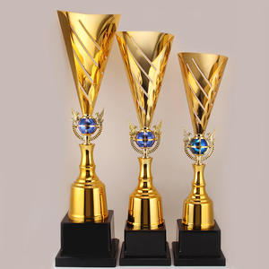 Trophée en métal au prix d'usine en gros, coupe personnalisée de haute qualité, prix sportif, trophée de football en or - Product Image 3