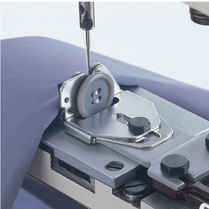 Machine à <span class=keywords><strong>coudre</strong></span> industrielle Brother 917 d'occasion pour la pose de boutons, 220V 550W 650 points/min, épaisseur 11mm, 10001-20000 heures de <span class=keywords><strong>pression</strong></span> - Product Image 6