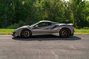 รถยนต์มือสองปี 2020 488 Pista Spider 2 ประตู เปิดประทุน พวงมาลัยซ้าย เครื่องยนต์หนังแท้ ล้อแม็ก R18 ขับเคลื่อนล้อหลัง ระบบควบคุมความเร็วอัตโนมัติ ไฟส่องสว่างอัตโนมัติ เกียร์อัตโนมัติ 8 สปีด - Product Image 4