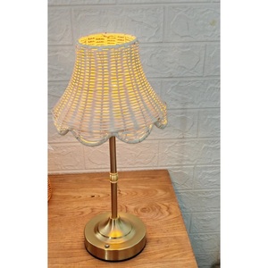 Lampada <span class=keywords><strong>da</strong></span> <span class=keywords><strong>Tavolo</strong></span> in Rattan a Prezzo di Fabbrica, Portatile, Ricaricabile Wireless, con Interruttore Touch, Regolabile, Base in Metallo USB, Colore Personalizzabile, Lampada <span class=keywords><strong>da</strong></span> Comodino - Product Image 1
