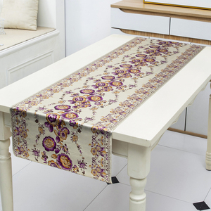 Runner da Tavola in PVC di Alta Qualità, Colore Champagne Floreale, 20 Metri, in Poliestere Dorato - Product Image 1