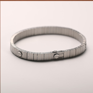 Bracelet en acier avec sangle élastique à vis d'amour - Product Image 5