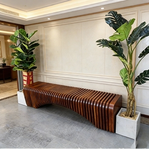 Banco curvo Art Deco Y503 de madera con rayas, mueble personalizado para espacios públicos, asientos para decoración interior de hoteles boutique. - Product Image 1