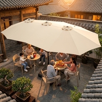 Parasol commercial extérieur personnalisable à trois têtes avec mât central, tissu en nylon et structure en acier