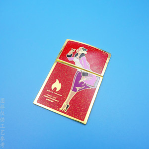 Briquet en alliage de zinc, design personnalisé de dessin animé, finition rouge et or, article cadeau décoratif - Product Image 1