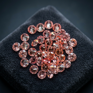 เพชร CVD สีชมพูโทนโรส รูปทรงกลมเจียระไนแบบบริลเลียนท์ สำหรับนักออกแบบเครื่องประดับ ผู้ซื้อส่ง และผู้ผลิต - Product Image 1