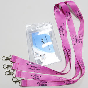 Étui pour cartes en PVC souple personnalisé de haute qualité et bon marché, porte-cartes d'identité en plastique avec lanière rose - Product Image 4
