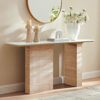 Table console Dream Home avec plateau en marbre blanc, base rectangulaire asymétrique, dalle large et étroite en travertin, meuble d'entrée pour hall