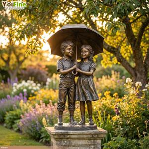 Scultura Personalizzata in Bronzo di Ragazzo <span class=keywords><strong>e</strong></span> Ragazza con Ombrello, Arte Romantica per Giardino Esterno - Product Image 1