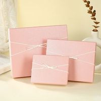 Boîte cadeau rectangulaire minimaliste en carton avec sangle de transport pour écharpe, chemise, parfum, robe – Grand emballage d'anniversaire