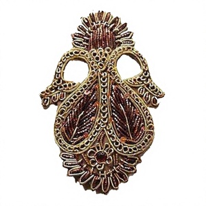 THREEATONE ENTERPRISES DC-HE-005 Appliques de luxe brodées à la main, double motif Paisley, couleur personnalisée 3D, marron, fausse gemme, fil d'or - Product Image 1