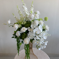 Boule de fleurs de mariage blanche moderne de luxe, centre de table en soie artificielle au toucher réel, boule de roses pour la décoration de l'allée et de la table