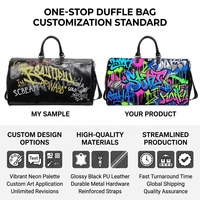 Sac de voyage en PU imprimé numérique personnalisé style graffiti avec séparation sec/humide, sangle réglable 54 cm, sac de week-end multi-logo