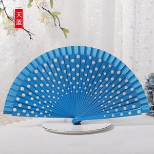 <span class=keywords><strong>Abanico</strong></span> de madera español al por mayor Color hueso <span class=keywords><strong>lunares</strong></span> <span class=keywords><strong>abanico</strong></span> de baile suave exquisito <span class=keywords><strong>abanico</strong></span> de mano de boda - Product Image 5