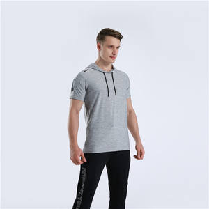 T-shirt à manches courtes à capuche pour homme RUIQUWIN OEM personnalisé, de haute qualité, grande taille, respirant et à séchage rapide, idéal pour la course à pied et l'entraînement - Product Image 3