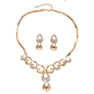 Conjunto de collar y pendientes de cadena de aleación con diseño de onda hueca y diamantes exagerados, estilo europeo y americano, para novia, boda, para mujer - Product Image 5