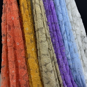 Tissu en dentelle florale brodée de perles et de sequins 3D en PE, très demandé pour les robes de mariée féminines - Product Image 1