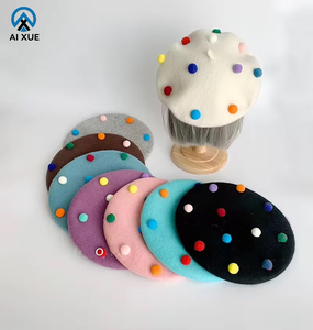 Bérets en Gros Couleurs Bonbon Personnalisables – Bérets d'Hiver en Laine avec Petite Boule en Peluche Douce pour Enfants - Product Image 1