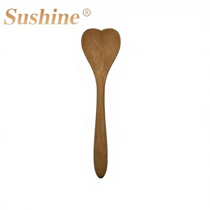 Cucchiaio a Forma di Cuore in Legno di Faggio Ecologico per Zuppa Utensile da <span class=keywords><strong>Cucina</strong></span> Regalo per <span class=keywords><strong>la</strong></span> Festa della Mamma - Product Image 1