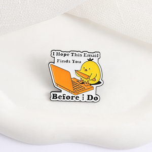 เข็มกลัดกระต่ายบาคาสไตล์อนิเมะ พร้อมคำขวัญตลกๆ สำหรับสวมใส่ในชีวิตประจำวัน ของขวัญน่ารักๆ สไตล์มีม - Product Image 3