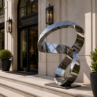 Sculpture abstraite moderne en acier inoxydable poli doré, motif diamant, anneau de Möbius, ornement paysager de jardin