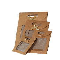 Sac cadeau avec logo personnalisé en papier kraft pour fenêtre avec nœud ruban autoportant à rabat pour l'emballage des courses de supermarché