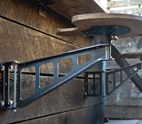 Support mural pivotant robuste en carbone pour tabouret de bar industriel OEM, idéal pour îlot de cuisine et café-bar, gain de place