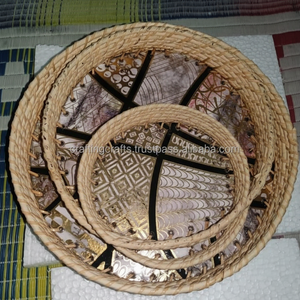 Plateau de service décoratif poli et durable avec poignées, décoration de table basse ottomane, style coquille en rotin, artisanat en bois d'Inde - Product Image 1