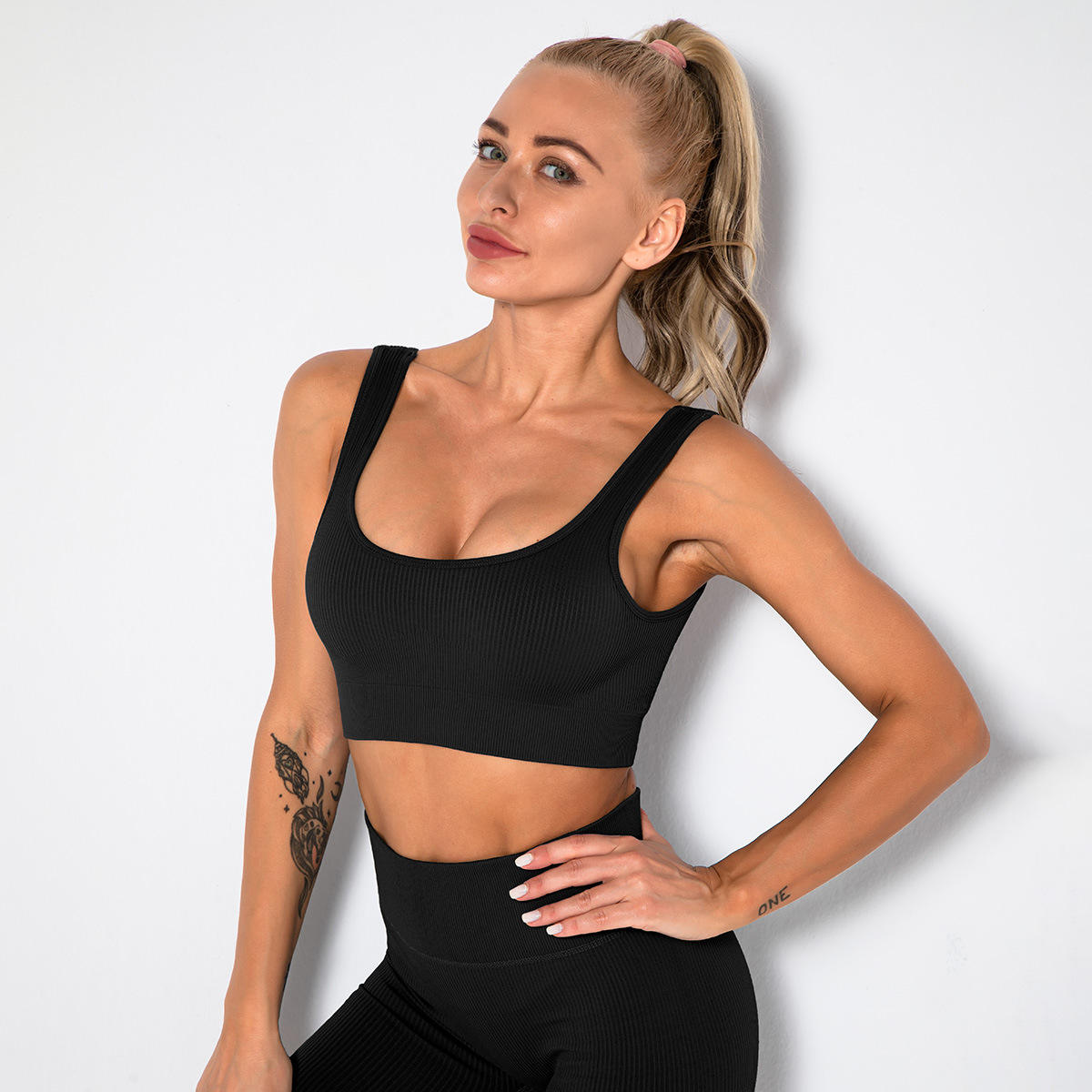 ชุดชั้นในคอแบน-สีดำ