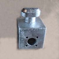 Verrouillage latéral à torsion pour coin de conteneur standard