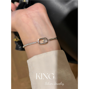 กำไลข้อมือเงินแท้ S925 รูปทรงล็อคประดับคริสตัลและเพชรเทียมสำหรับผู้หญิง เหมาะสำหรับใส่ทุกวัน - Product Image 5