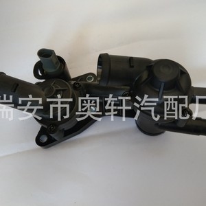 ตัวเรือนเทอร์โมสตัทน้ำหล่อเย็นเครื่องยนต์แบบสองรู 03C121111AM สำหรับ Volkswagen EA111 1.4T อะไหล่ทดแทน - Product Image 1
