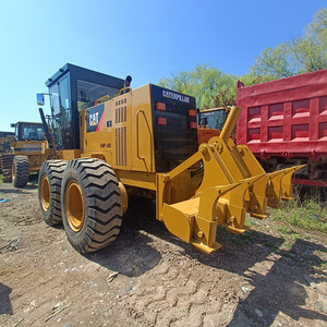 Niveleuse CAT 140H, poids opérationnel 14 tonnes, modèle 2021, moteur CAT 3176C ou 3306T, état quasi neuf, pompe et boîte de vitesses. - Product Image 3