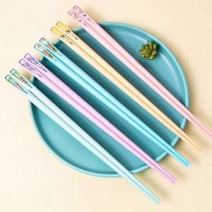 Baguettes en alliage Macaron, cinq couleurs, antidérapantes, pour usage domestique, ensemble de couverts - Product Image 3