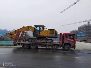 Camión de plataforma Dongfeng D3 6X4, con una escalera metálica en la parte trasera, utilizado para transportar mercancías y automóviles. - Product Image 6