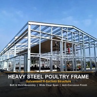 Bâtiment avicole portable robuste en structure acier, abri agricole modulaire, prêt pour grue
